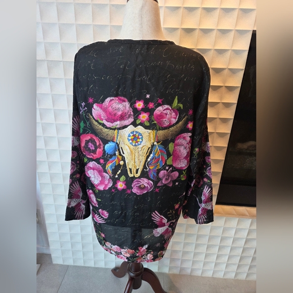 Johnny Was Nerissa 100% Silk Floral Longhorn Skull Tunic Blouse, Size Medium - Picture 3 of 5